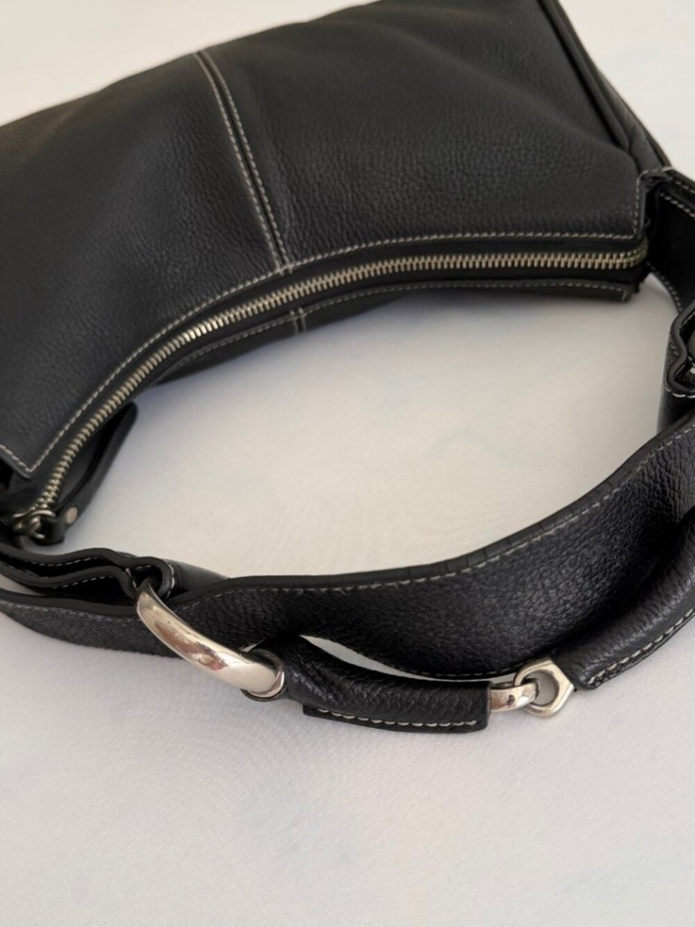 Vera Pelle Black Pebbled Leather Contrast Stitching Hobo Shoulder Bag - Picture 5 of 8
